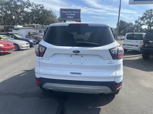 Used 2017 Ford Escape SE image 8