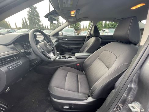 Used 2025 Nissan Altima 2.5 SV image 22