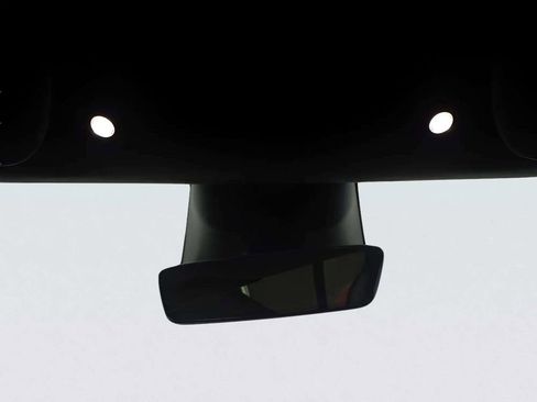 Used 2022 Tesla Model S Base image 34