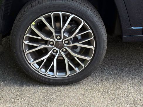 New 2026 Jeep Grand Cherokee Summit AWD/4WD image 5