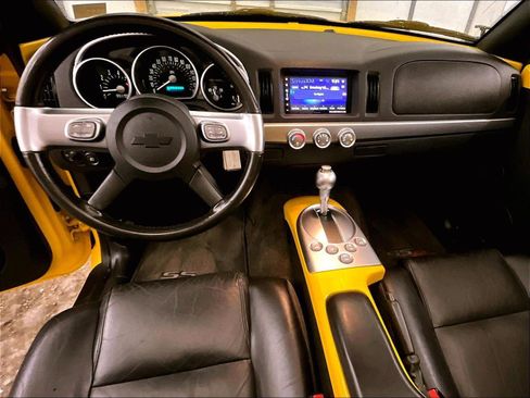 Used 2003 Chevrolet SSR w/ Preferred Equipment Group RWD image 14