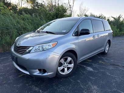 Used 2012 Toyota Sienna LE w/ Towing Pkg