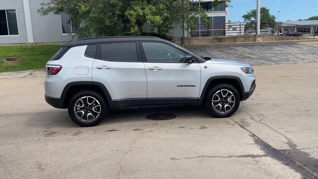 Used 2026 Jeep Compass Trailhawk AWD/4WD image 9