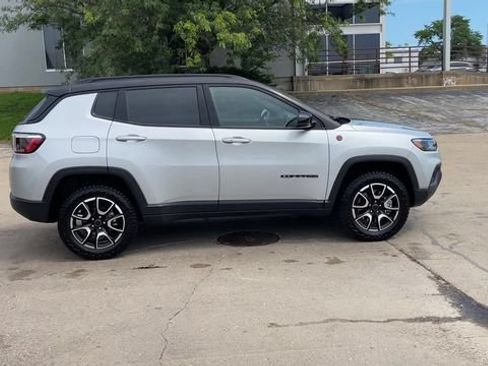 Used 2026 Jeep Compass Trailhawk AWD/4WD image 9