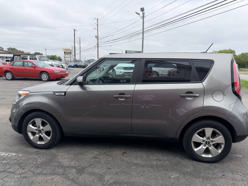 Used 2017 Kia Soul w/ Convenience Package FWD image 3