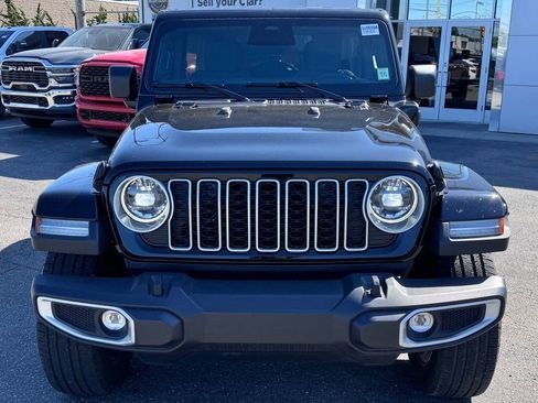 Used 2025 Jeep Wrangler Unlimited Sahara AWD/4WD image 2