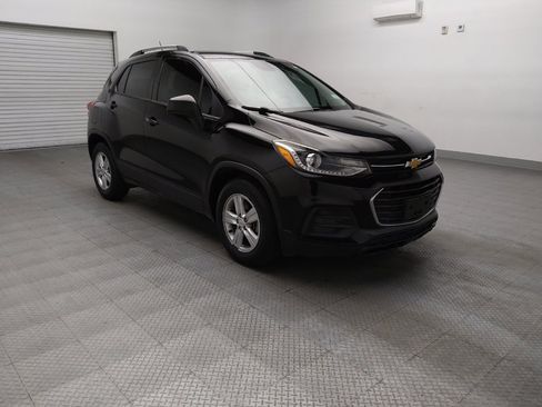 Used 2021 Chevrolet Trax LT w/ LT Convenience Package FWD image 13