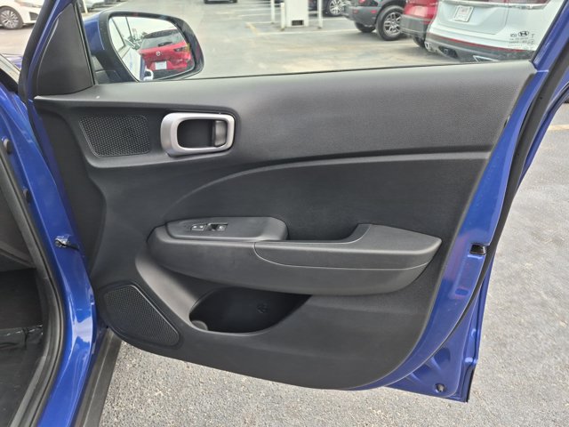 Used 2025 Hyundai Venue SEL FWD image 32