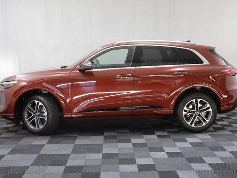 Used 2025 Audi Q5 Premium Plus w/ Premium Plus AWD/4WD image 4