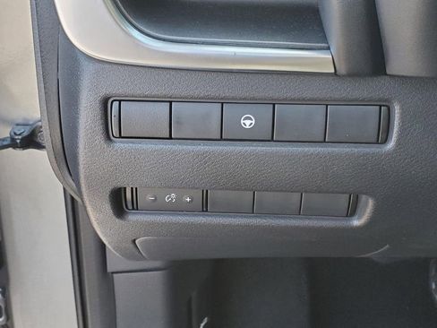 Used 2021 Nissan Rogue SV image 18