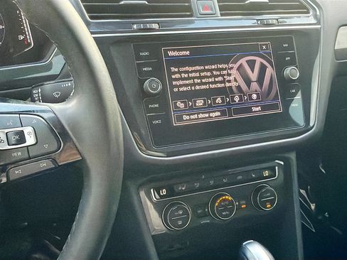 Used 2020 Volkswagen Tiguan SEL FWD image 28