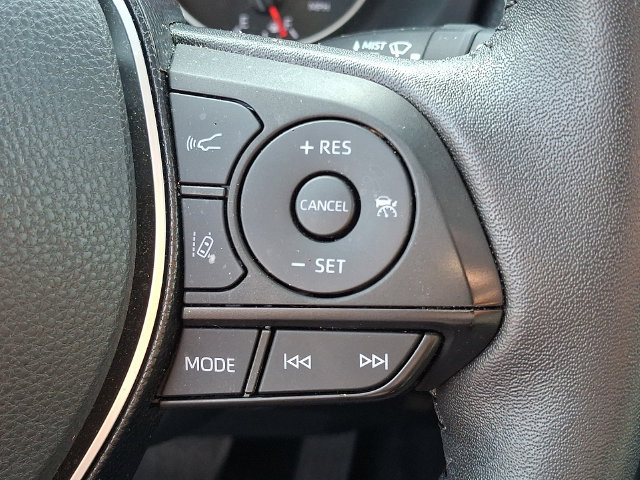 Used 2022 Toyota RAV4 XLE Premium FWD image 17