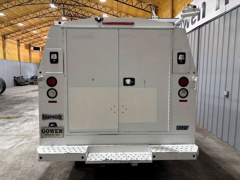Used 2017 Chevrolet Express 3500 RWD image 8