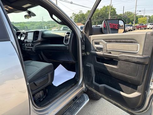 Used 2022 RAM 2500 Big Horn AWD/4WD image 37