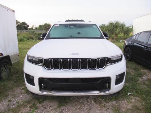 Used 2024 Jeep Grand Cherokee Overland AWD/4WD image 2