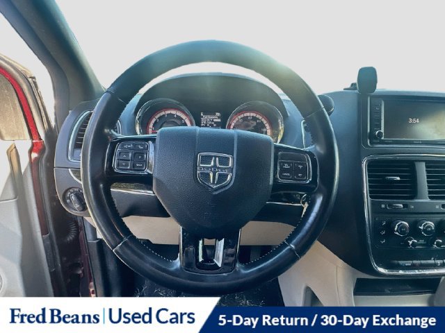 Used 2019 Dodge Grand Caravan SXT w/ Rear Park Assist Package FWD image 9