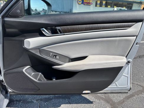 Used 2018 Honda Accord Touring image 26