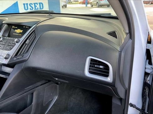 Used 2017 Chevrolet Equinox LT w/ Convenience Package image 18