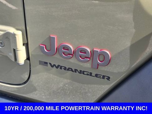 Used 2025 Jeep Wrangler Unlimited Rubicon AWD/4WD image 15