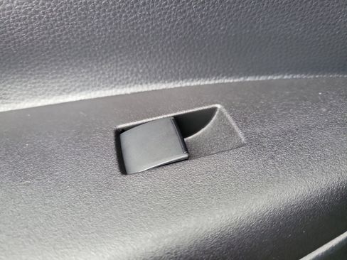 Used 2025 Toyota Corolla LE image 14