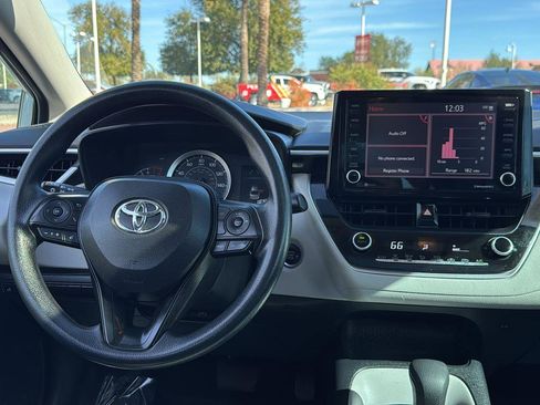 Used 2022 Toyota Corolla LE image 9