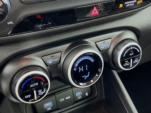 Certified 2025 Hyundai Venue Limited image 16