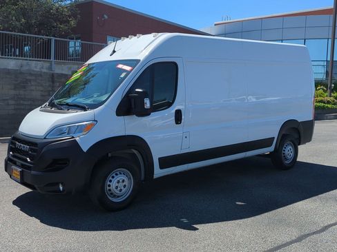 Used 2025 RAM ProMaster 2500 w/ Convenience Group FWD image 3