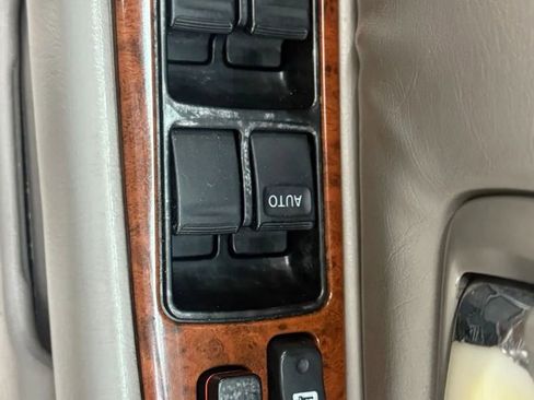 Used 2004 Toyota Avalon XLS image 24