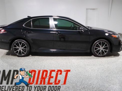 Used 2022 Toyota Camry SE FWD image 6