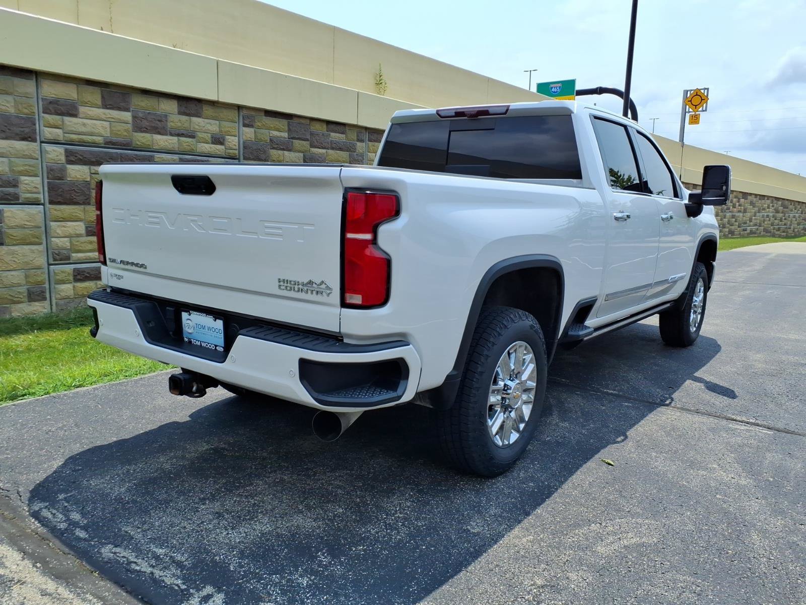 Used 2024 Chevrolet Silverado 2500 High Country w/ High Country Premium Package AWD/4WD image 9