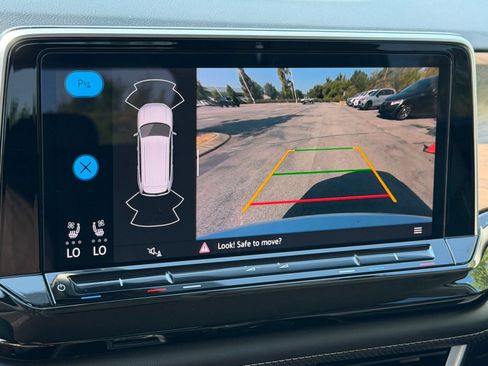 Used 2025 Volkswagen Atlas SE FWD image 19