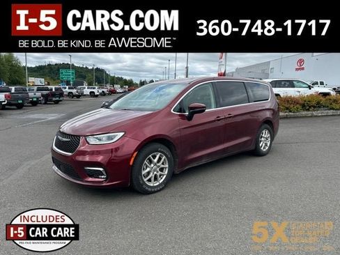 Used 2023 Chrysler Pacifica Touring-L FWD image 1