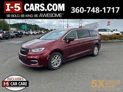 Used 2023 Chrysler Pacifica Touring-L