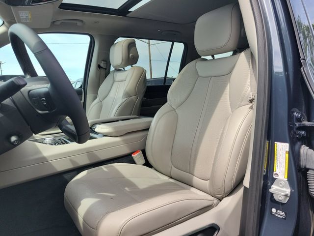 Used 2024 Jeep Wagoneer Series III w/ Premium Group I AWD/4WD image 25