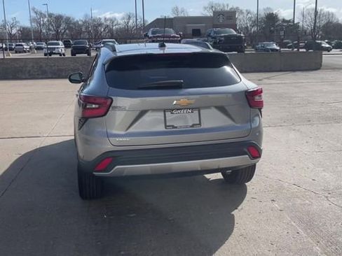 Used 2025 Chevrolet Trax LT image 7