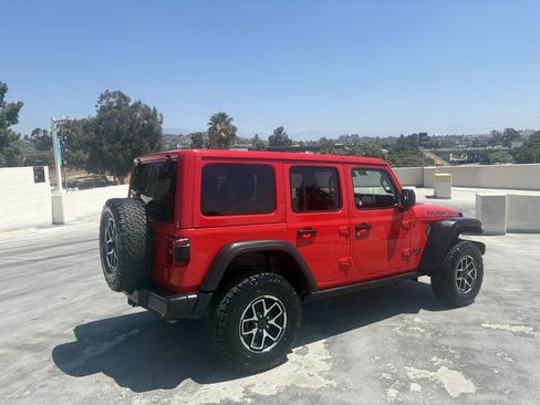 Used 2025 Jeep Wrangler Unlimited Rubicon w/ Convenience Group AWD/4WD image 45