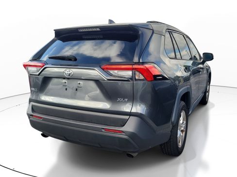 Used 2020 Toyota RAV4 XLE w/ Convenience Package FWD image 7