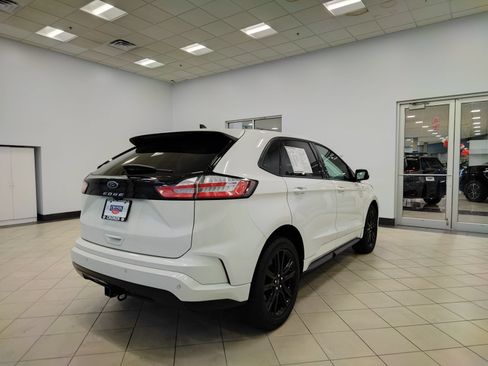 Used 2022 Ford Edge ST-Line w/ Class II Trailer Tow Package AWD/4WD image 3
