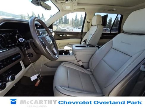 Used 2021 GMC Yukon Denali w/ Denali Premium Package image 8