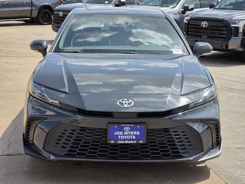 Used 2025 Toyota Camry SE FWD image 3