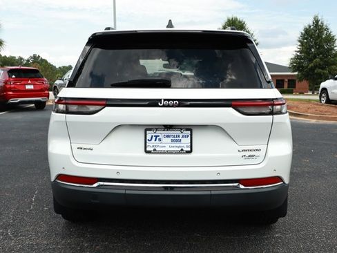 Used 2022 Jeep Grand Cherokee Laredo w/ Luxury Tech Group I AWD/4WD image 7