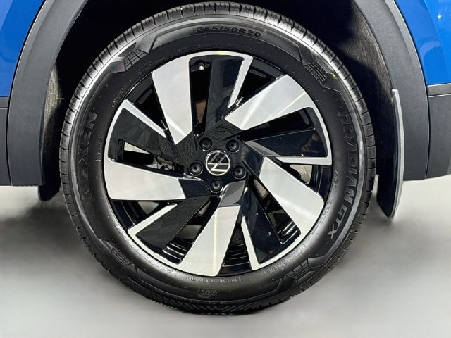 Used 2025 Volkswagen Atlas Cross Sport SE AWD/4WD image 34
