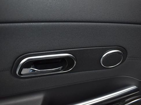 Used 2008 Chrysler Crossfire Limited image 13