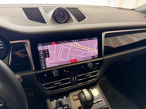 Certified 2023 Porsche Macan AWD/4WD image 23