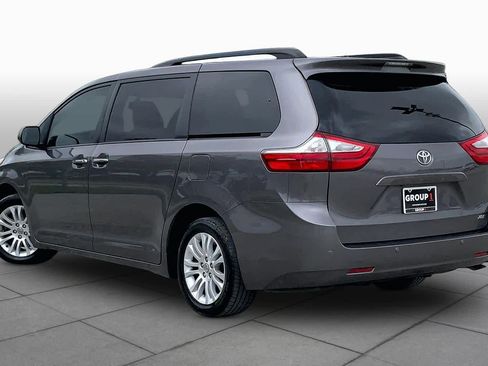 Used 2017 Toyota Sienna XLE FWD image 12