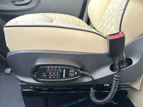 Used 2020 Mercedes-Benz Sprinter 3500 image 19