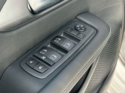 New 2026 Chrysler Pacifica Select image 18