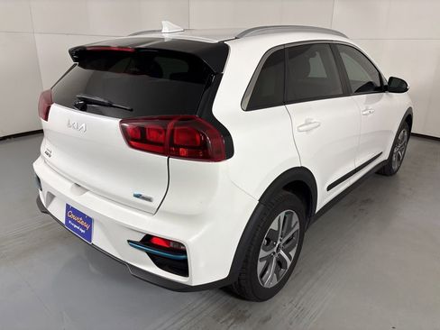 Used 2022 Kia Niro EX image 8