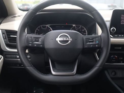 Used 2025 Nissan Rogue SV FWD image 12