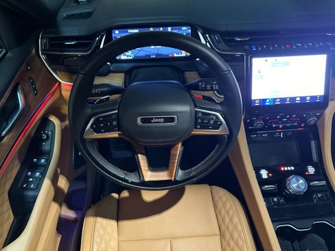 New 2025 Jeep Grand Cherokee Summit image 13